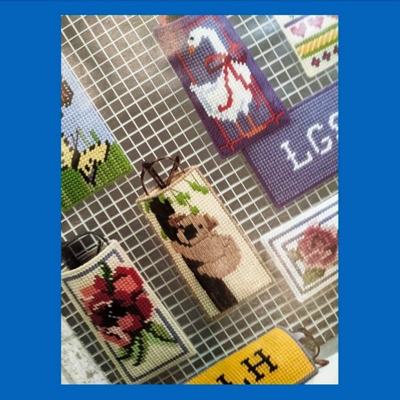 5 Vintage Leasure Arts Craft Leaflets Plastic Canvas Covers Coasters Holiday - Picture 7 of 13